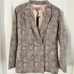 Blanknyc Stylish pale pink python print blazer